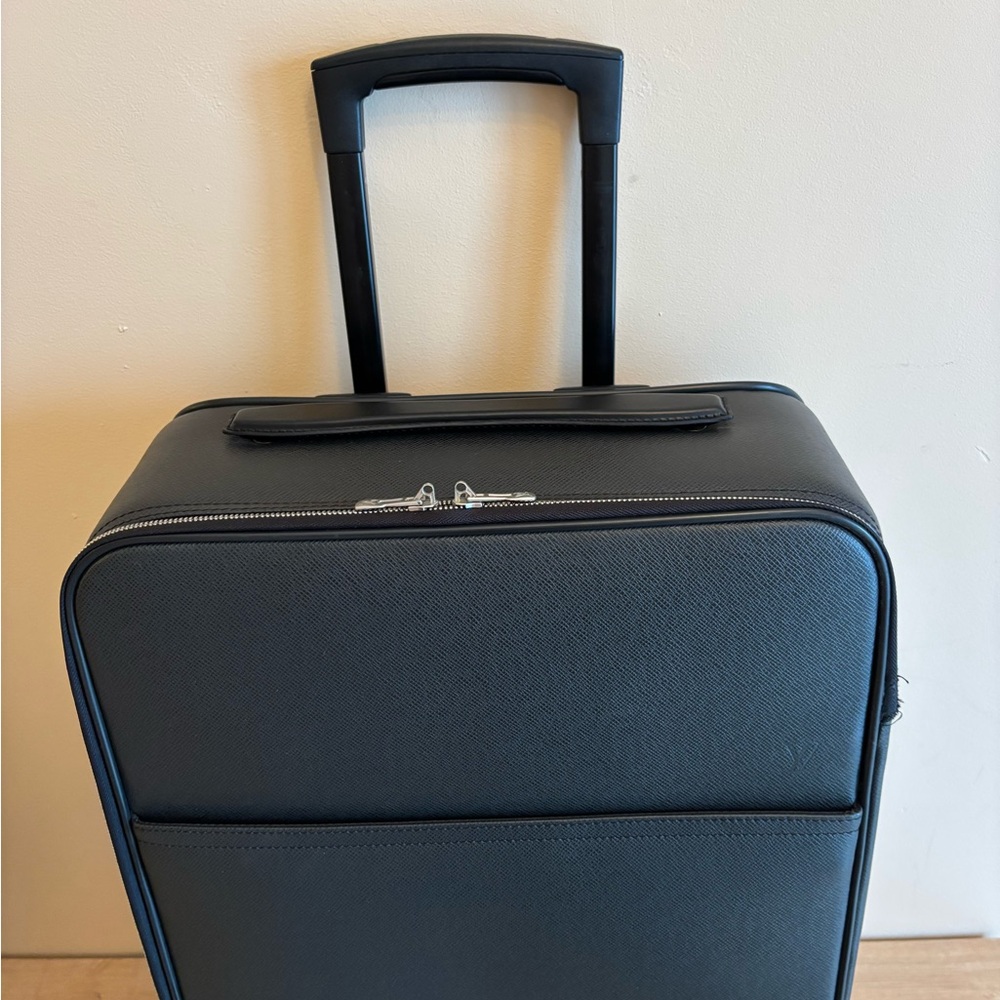 Authentic Louis Vuitton pegase 55 leather carry on suitcase - Picture 5 of 10